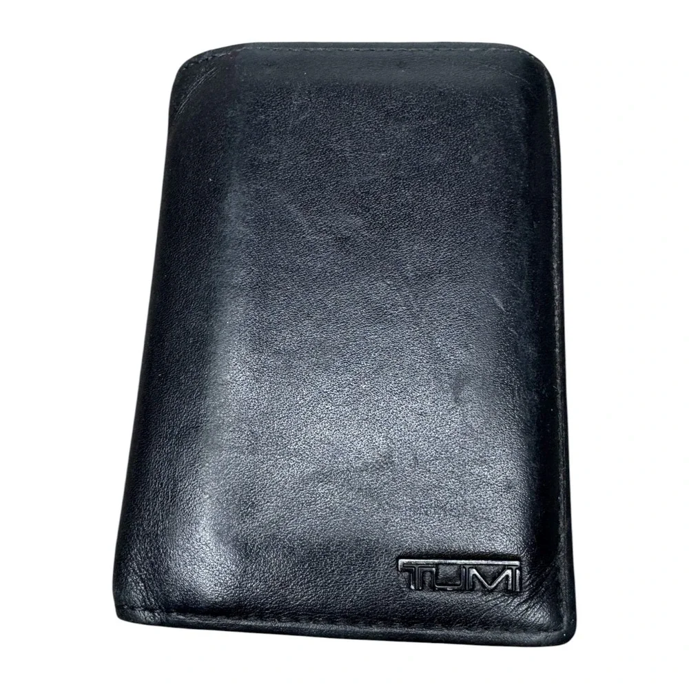 Tumi Mens Black Leather Slim Bifold Wallet with ID Window and Card Slots